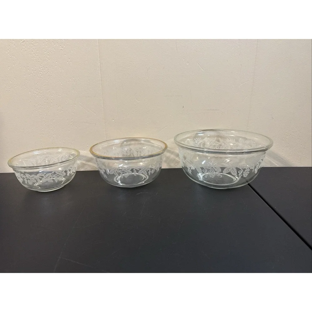 BARTLETT COLLINS Nesting Mixing Bowls  Grape Leaf Embossing (Set of 3) Vintage